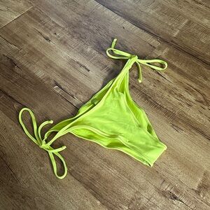 🍋‍🟩Skims Side tie Bikini bottom M🍋‍🟩